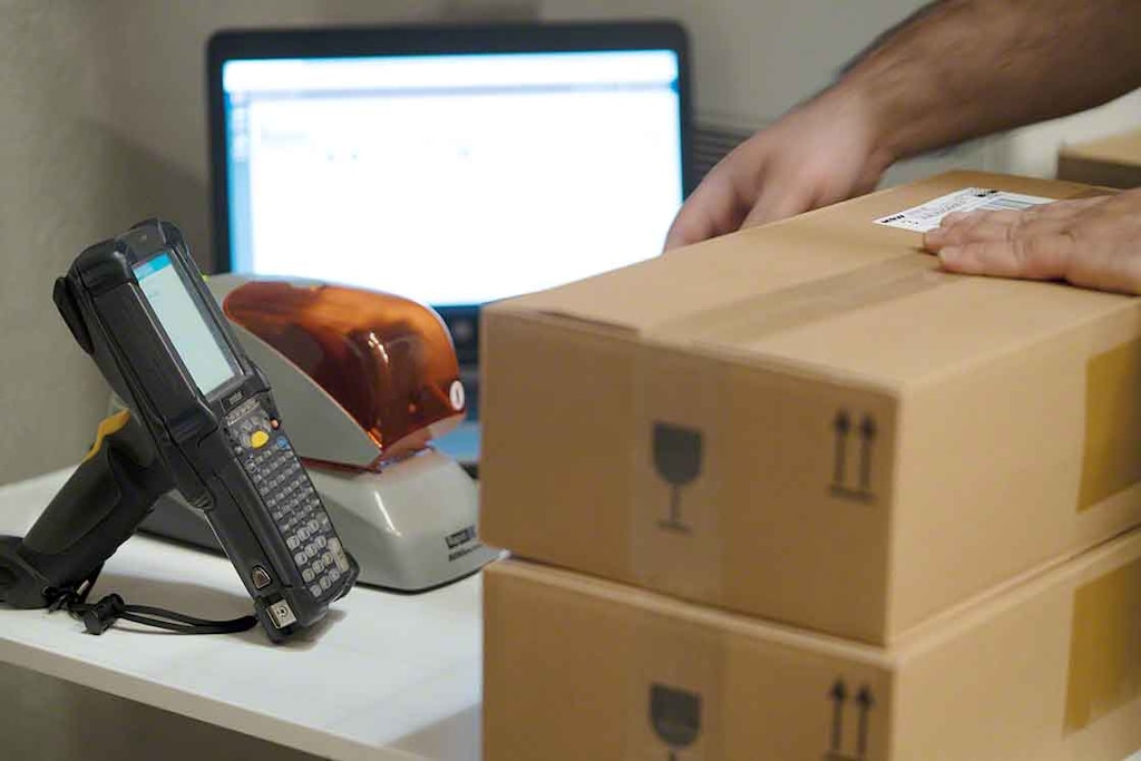 Het optimaliseren van logistieke processen met een WMS is een goede toepassing van Lean Logistiek, aangezien hiermee taken kunnen worden gestandaardiseerd Het optimaliseren van logistieke processen met een WMS is een goede toepassing van Lean Logistiek, aangezien hiermee taken kunnen worden gestandaardiseerd