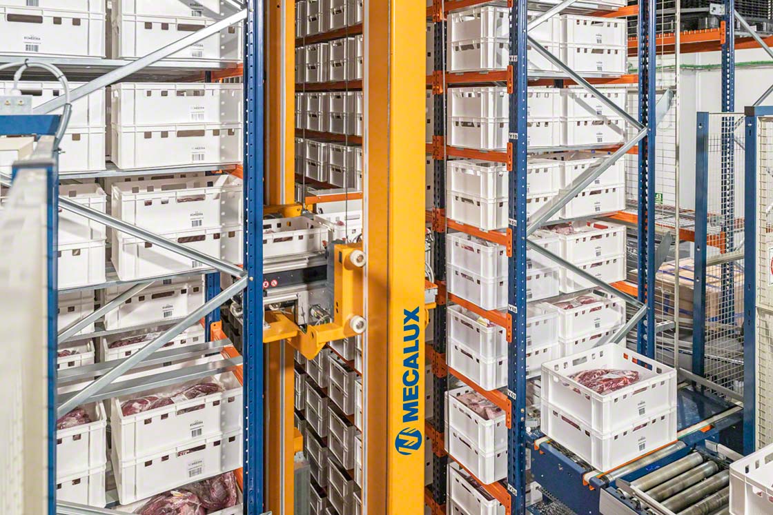 Automatisering is een van de hoekstenen van Supply Chain 4.0. Op de foto, een magazijnkraan voor dozen of miniload.