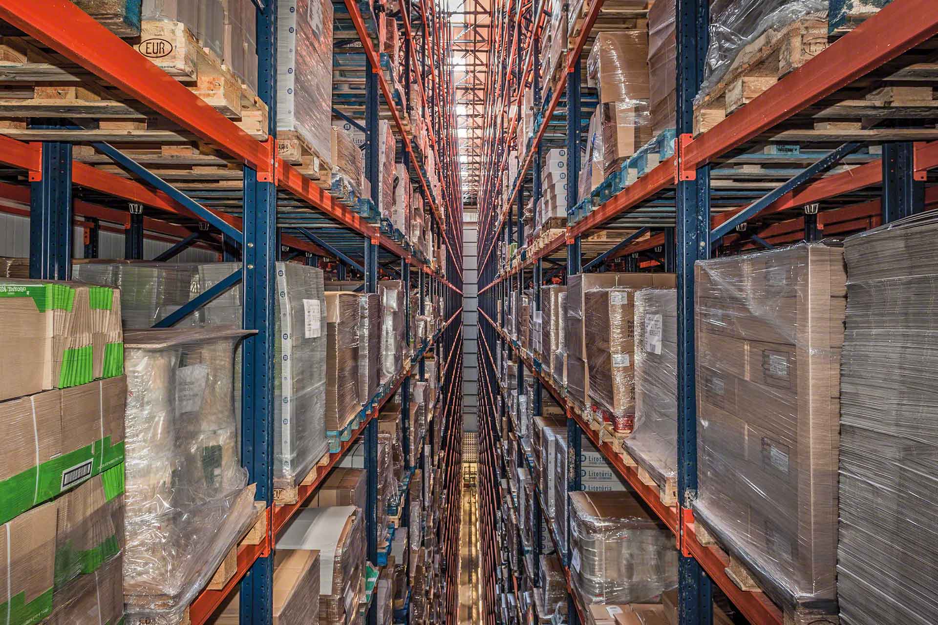 Bij de bepaling van het bestelpunt moet rekening worden gehouden met de beschikbare opslagcapaciteit Bij de bepaling van het bestelpunt moet rekening worden gehouden met de beschikbare opslagcapaciteit