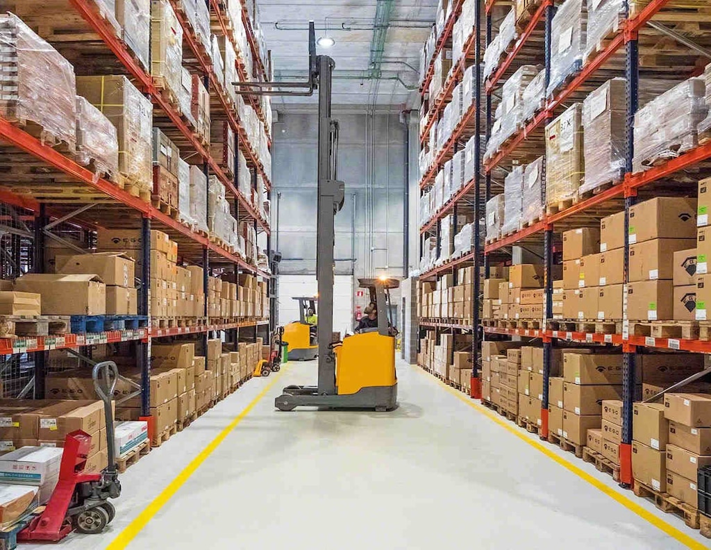 Industriële opslagsystemen met goederen Industriële opslagsystemen met goederen