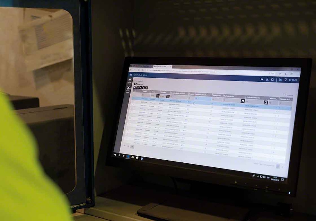 De installatie van een nieuwe versie van de warehouse management software maakt deel uit van wat we ontwikkelingsonderhoud noemen De installatie van een nieuwe versie van de warehouse management software maakt deel uit van wat we ontwikkelingsonderhoud noemen