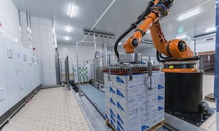 De magazijnrobot versnelt taken als de inslag van goederen en de orderpicking