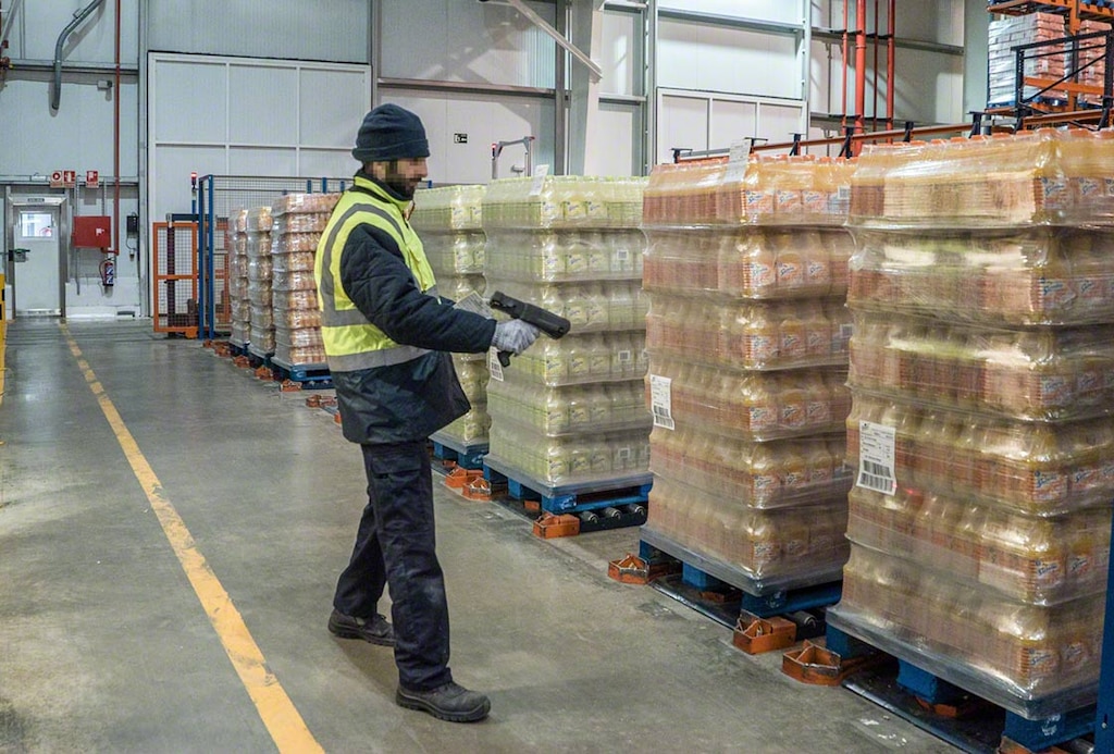 De ontvangst en verzending van goederen verloopt efficiënter met behulp van een barcodescanner