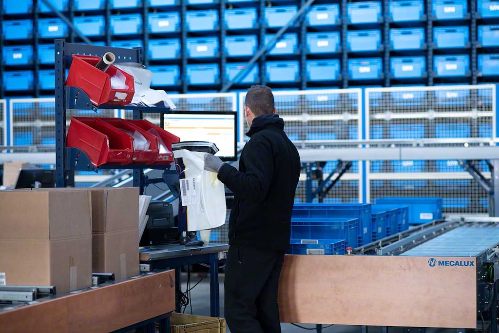 Bij het samenstellen van kits, zorgen de automatisering en het warehouse management systeem, voor snelheid, veiligheid en nauwkeurigheid