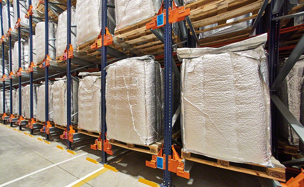 Het nieuwe magazijn van de logistieke dienstverlener Katoen Natie in Italië Het nieuwe magazijn van de logistieke dienstverlener Katoen Natie in Italië