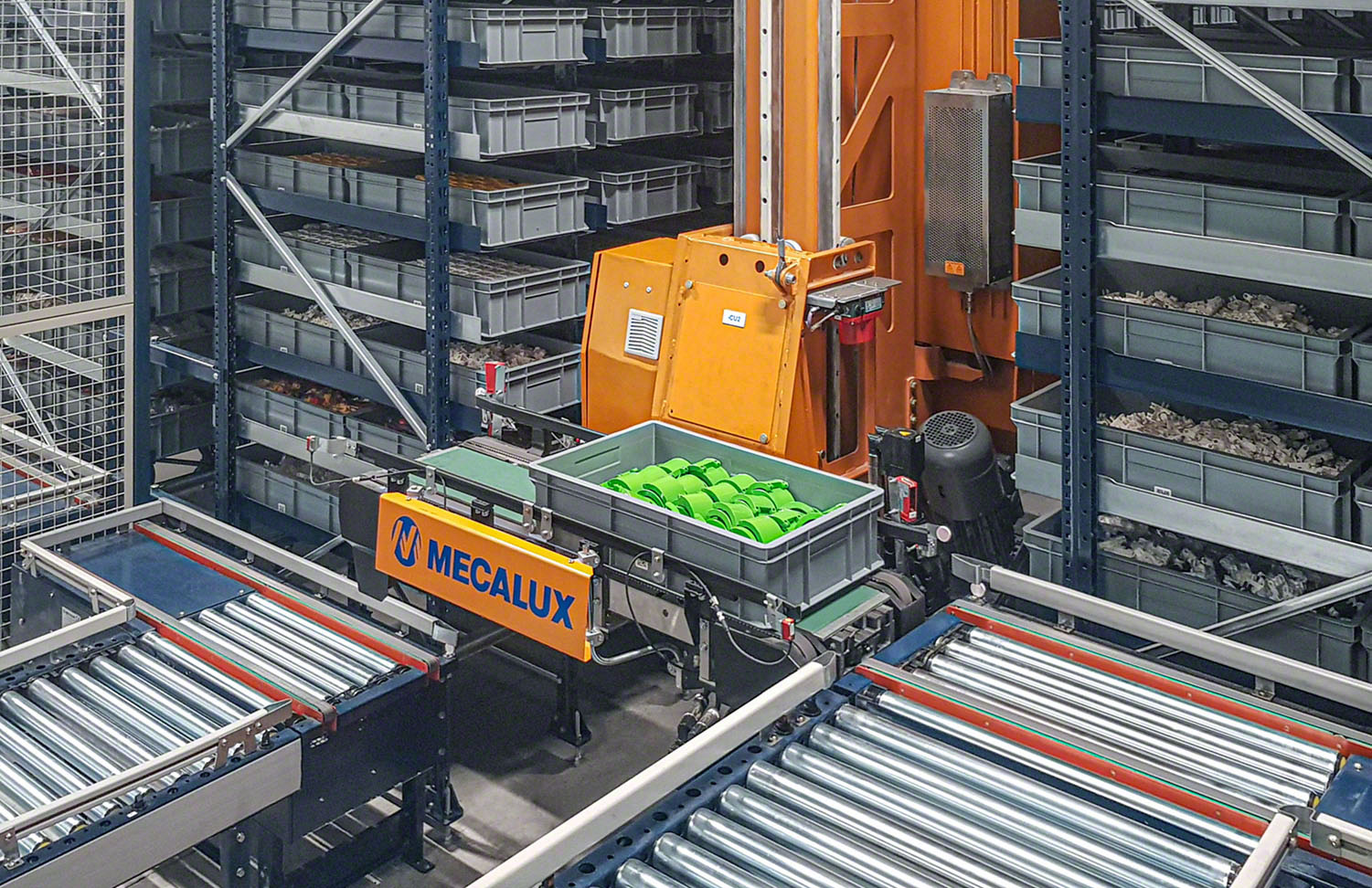 Automatisch beheer van de productie van 150 miljoen bouwblokjes per jaar Automatisch beheer van de productie van 150 miljoen bouwblokjes per jaar