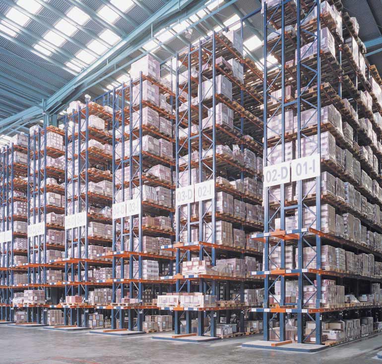 Centraal magazijn van een bedrijf in de keramische sector