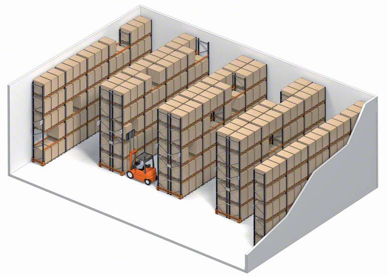 Conventioneel opslagsysteem met directe toegang tot de pallets.