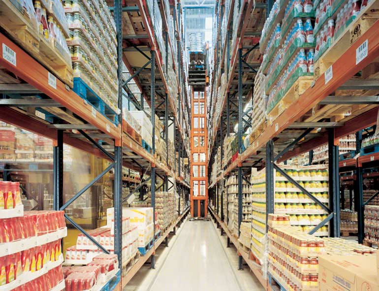Magazijn voor orderpicking vanaf pallets op hogere niveaus