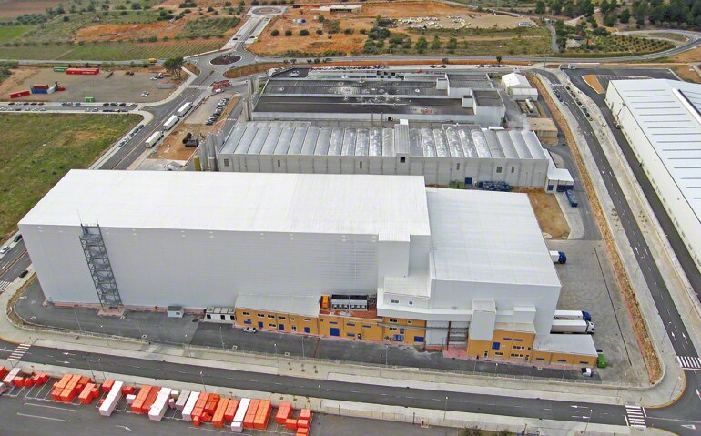 Centraal magazijn voor de productie en distributie van diepvriesdeeg voor de levensmiddelenindustrie