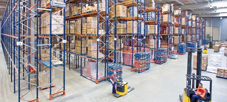 Magazijn voor een bedrijf in elektronische consumentenartikelen.