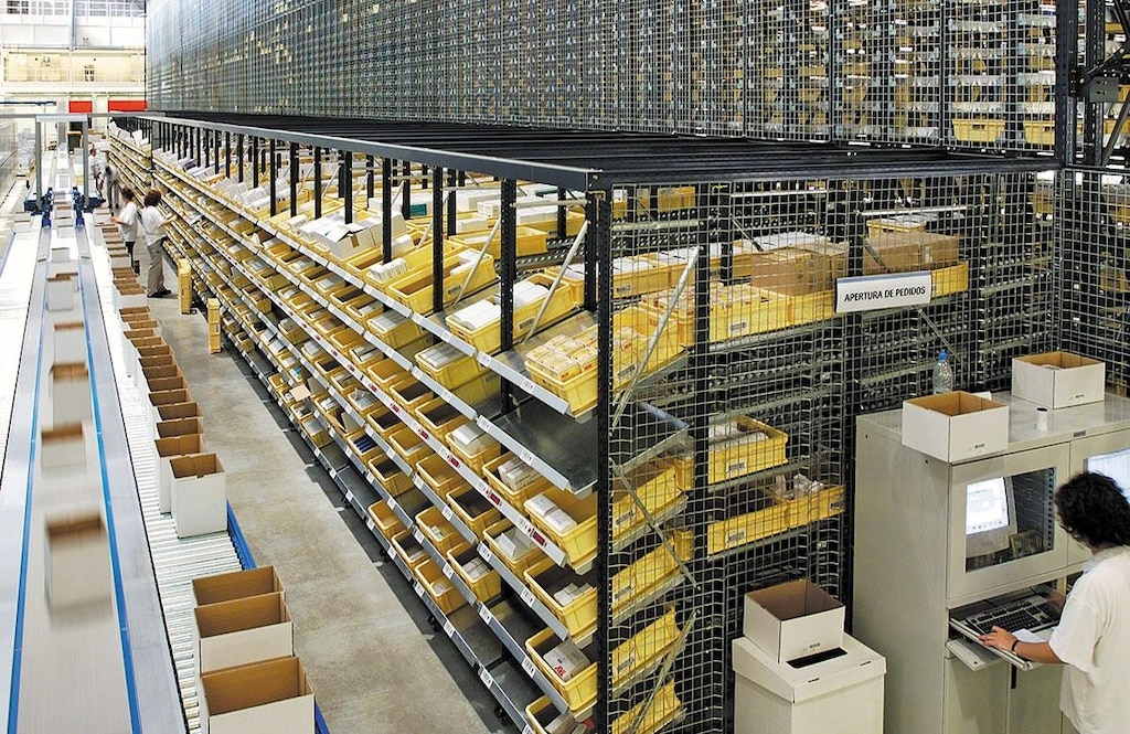 Magazijn met Miniload voor orderpicking van Roche Diagnostics Magazijn met Miniload voor orderpicking van Roche Diagnostics
