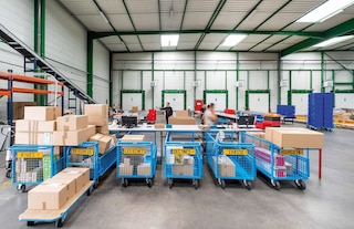 Om de productiviteit in het magazijn te verbeteren, moet elke procedure worden geanalyseerd, vooral die in verband met het klaarzetten van de bestellingen