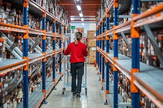Wave picking wordt aanbevolen voor magazijnen met een groot aantal artikelnummers en lichte ladingen Wave picking wordt aanbevolen voor magazijnen met een groot aantal artikelnummers en lichte ladingen