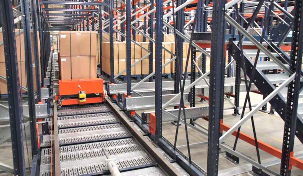 De «Pallet Shutle» is een goed voorbeeld van het toepassen van logistieke kunstmatige intelligentie in de toeleveringsketen of Supply Chain De «Pallet Shutle» is een goed voorbeeld van het toepassen van logistieke kunstmatige intelligentie in de toeleveringsketen of Supply Chain