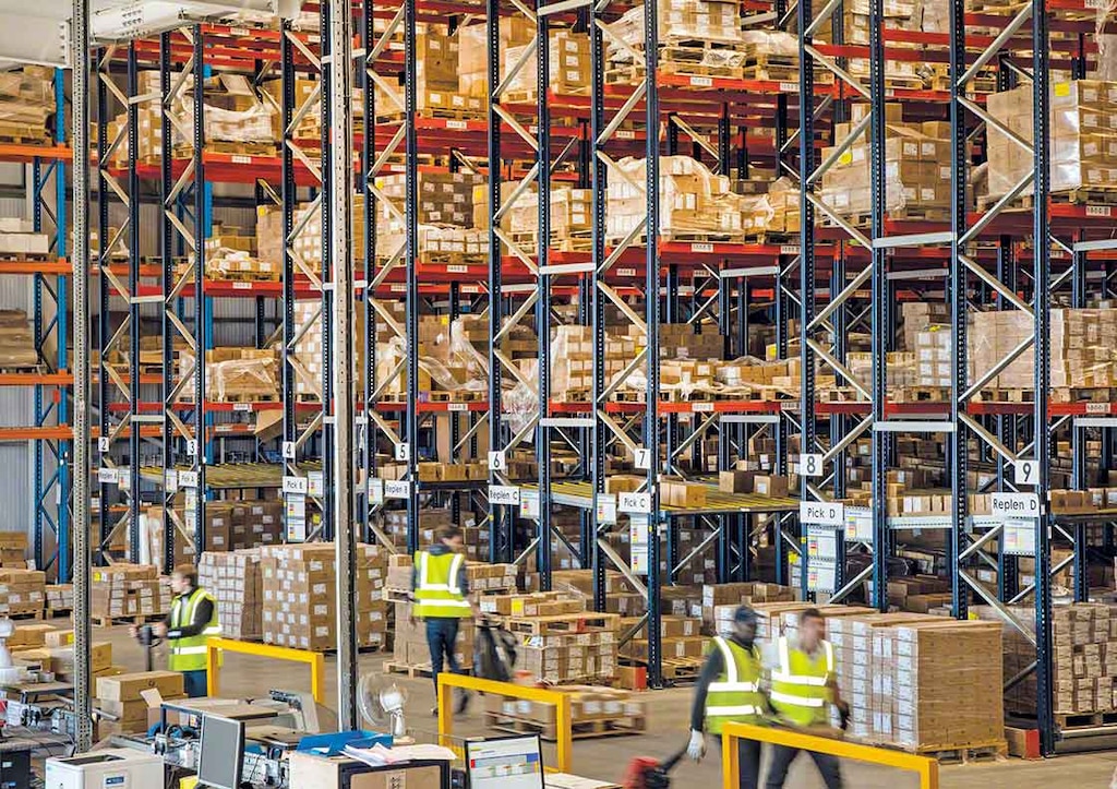 Een teveel aan veiligheidsvoorraden neemt kostbare magazijnruimte in beslag Een teveel aan veiligheidsvoorraden neemt kostbare magazijnruimte in beslag