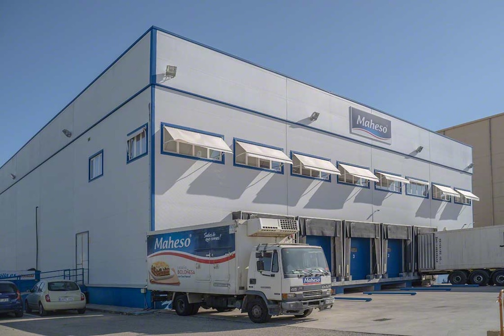 Het doorvoermagazijn van Maheso in Sevilla beschikt over een vriesruimte die is uitgerust met het semi-automatische Pallet Shuttle-systeem