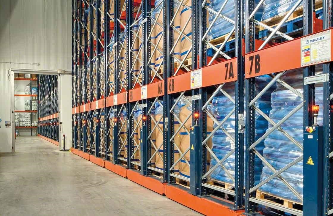 Door de installatie van verrijdbare Movirack stellingen is de beschikbare opslagcapaciteit in het koel- en vrieshuis van Iberfresco vergroot Door de installatie van verrijdbare Movirack stellingen is de beschikbare opslagcapaciteit in het koel- en vrieshuis van Iberfresco vergroot