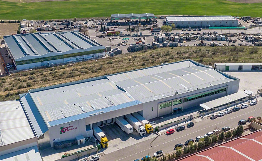Maximale opslagcapaciteit en rentabiliteit in het automatische diepvriesmagazijn van vleeshandelaar Cárnicas Chamerí Maximale opslagcapaciteit en rentabiliteit in het automatische diepvriesmagazijn van vleeshandelaar Cárnicas Chamerí