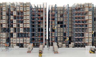 Het 3D automatisch Pallet Shuttle-systeem stroomlijnt de werking van magazijnen met een hoge omloopsnelheid