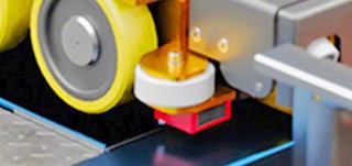 De 3D shuttle heeft 6 wielen in het kanaal