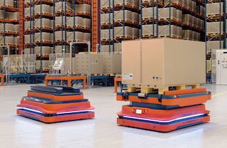 De autonome mobiele robots maken de interne flow van pallets dynamischer