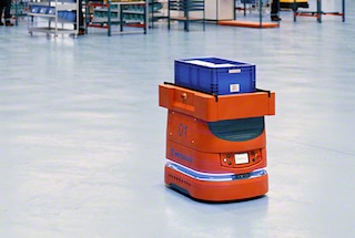 AMR's worden gebruikt voor het beleveren van productielijnen