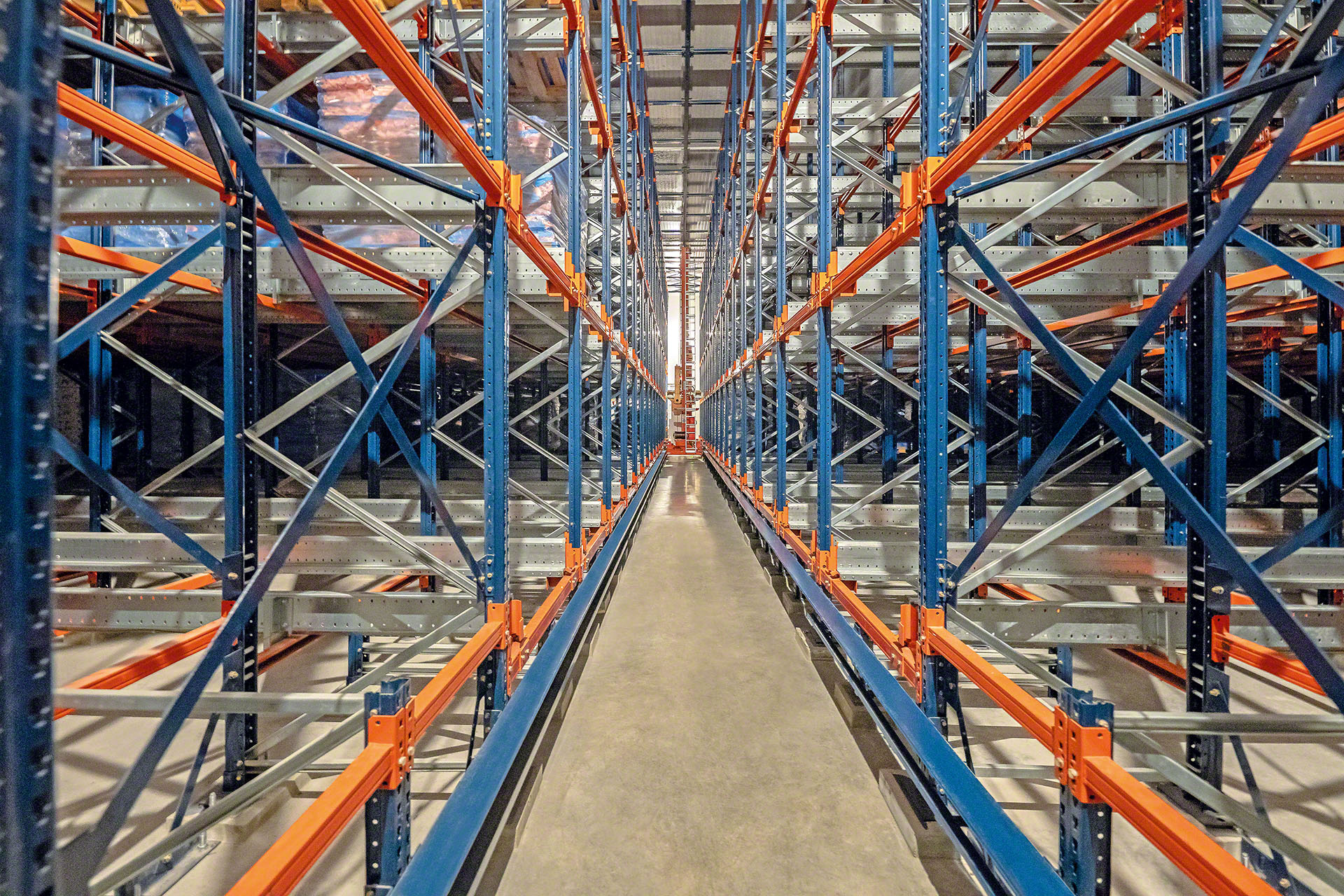 Het automatische Pallet Shuttle-systeem garandeert een maximale efficiëntie in opslagsystemen door groepering