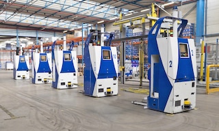 Automated guided vehicles stimuleren het magazijn