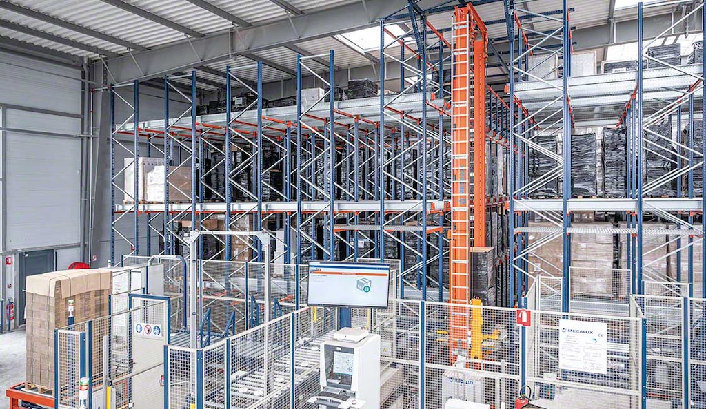 Het automatische magazijn van Verlhac Logistique werd geïnstalleerd in een 2 meter diepe bouwput om de opslagcapaciteit te vergroten