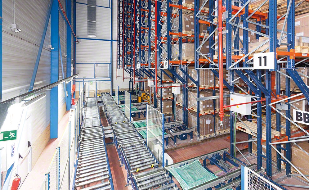 Disalfarm vergroot de opslagcapaciteit, verhoogt de productiviteit en verbetert het magazijnbeheer, door verschillende zones van zijn distributiecentrum te automatiseren Disalfarm vergroot de opslagcapaciteit, verhoogt de productiviteit en verbetert het magazijnbeheer, door verschillende zones van zijn distributiecentrum te automatiseren