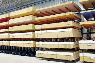 Een cantilever rack is geschikt voor de opslag van niet-palletiseerbare ladingen