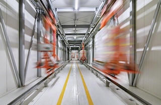 Het elektrisch Monorailsysteem is een snelle oplossing die de stroom van pallets stroomlijnt