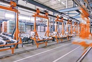Een elektrisch Monorailsysteem kan de expeditieruimte bevoorraden