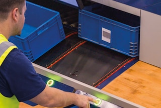 De magazijnbakken worden automatisch geretourneerd aan het magazijn