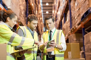 Door uw personeel goed op te leiden, is uw magazijn maximaal beschikbaar en wordt de productiviteit verhoogd Door uw personeel goed op te leiden, is uw magazijn maximaal beschikbaar en wordt de productiviteit verhoogd
