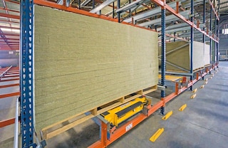 De afmetingen van de Pallet Shuttle stellingen kunnen worden aangepast aan grote ladingen