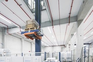 Palletliften worden gebruikt om meerdere verdiepingen in magazijnen met elkaar te verbinden