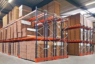 De palletstellingen van Mecalux kunnen worden geïnstalleerd in magazijnen van alle groottes