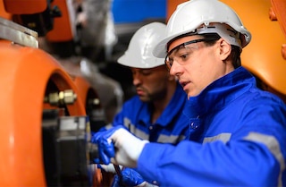 De reserveonderdelenservice Mecalux maakt het gemakkelijker om verschillende onderdelen en componenten te vervangen De reserveonderdelenservice Mecalux maakt het gemakkelijker om verschillende onderdelen en componenten te vervangen
