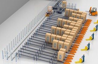 Rollenbanen kunnen dynamisch kanalen beleveren door een aanvoerwagen te gebruiken