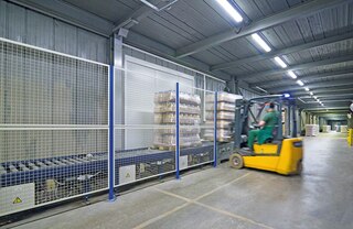 De veiligheidsafsluitingen bakenen de risicogebieden van het circuit rollenbanen af