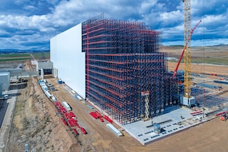 Zelfdragende magazijnen kunnen sneller gebouwd worden dan traditionele constructies Zelfdragende magazijnen kunnen sneller gebouwd worden dan traditionele constructies